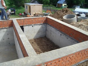 Фундамент для дома и постройка подвала